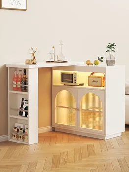 Moderní a minimalistický obývací pokoj, domácnost teleskopické bar, jídelní stůl, integrovaný oddíl skříně, kuchyně skladovací skříň
